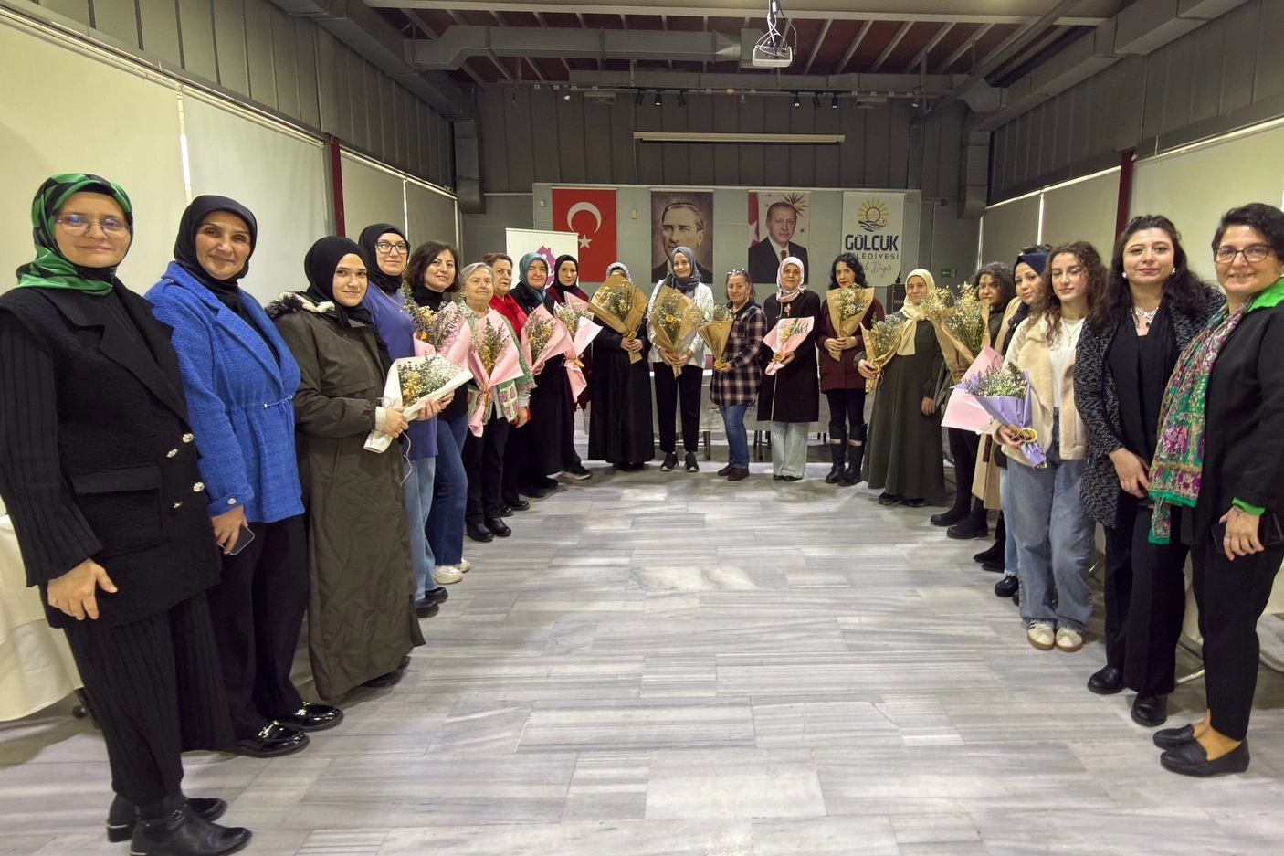 Gölcük’te Kadınlar Çiçek Atölyesinde Buluştu
